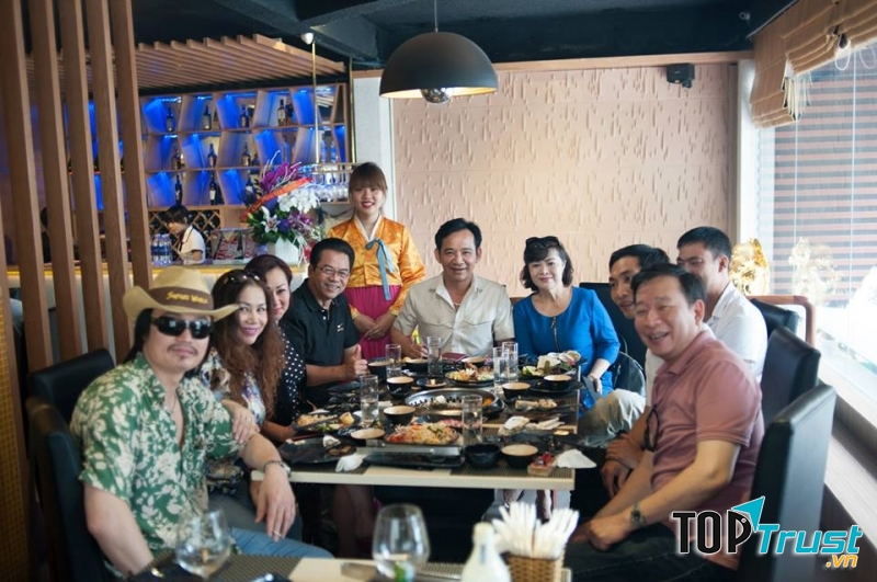 Nhiều người nổi tiêng là khách quen của quán