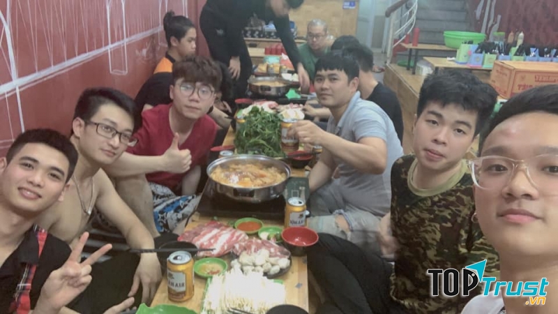 Quán thường xuyên đông khách