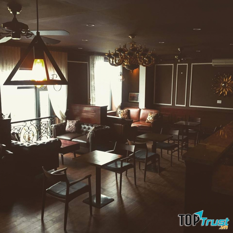 Không gian cổ kính của Serein Café & Lounge