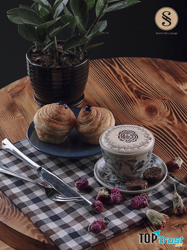 Trà bánh tại Serein Café & Lounge