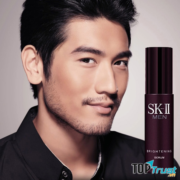 Với sự kết hợp hoàn hảo giữa tinh chất chống lão hóa da độc quyền Pitera cùng với Vibrant Complex Bright, SK-II Men Brightening Serum giúp các đấng mày râu tự tin hơn với làn da khỏe đẹp.