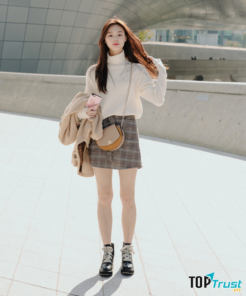 Set chân váy ôm và áo thun/len mỏng