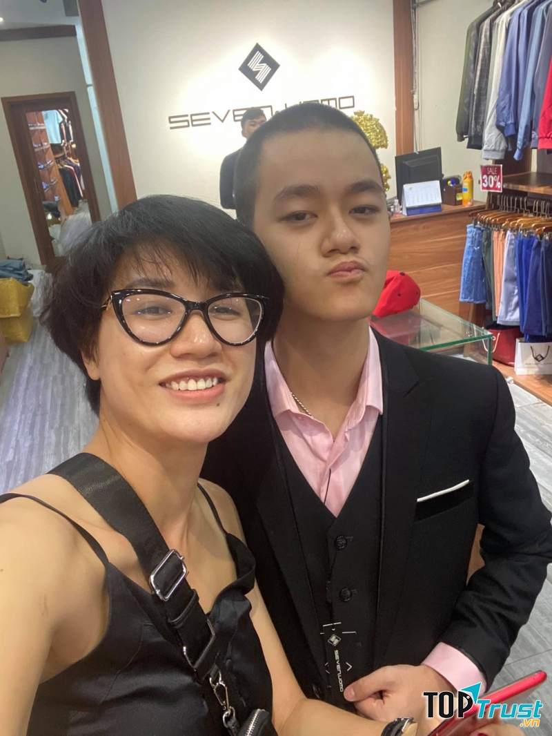 Người mẫu Trang Trần mua sắm tại Seven Uomo Bình Dương.