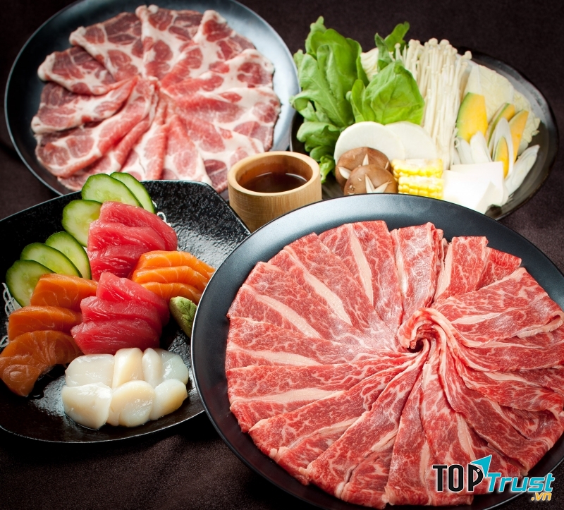 Shabu-shabu có thịt được cắt lát mỏng rất vừa ăn (Nguồn: Sưu tầm)