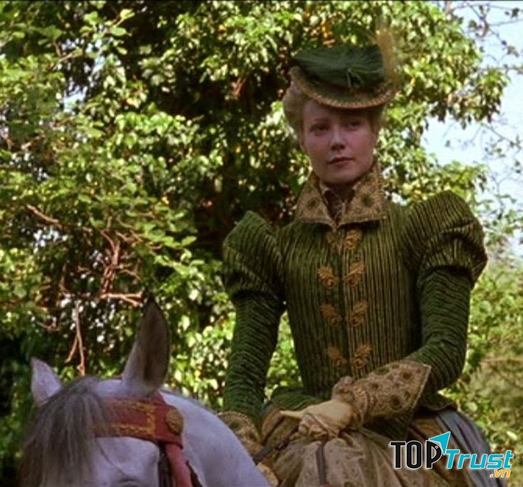 Bộ đồ cưỡi ngựa nhung xanh lá cây được Viola mặc sau khi gặp gỡ với Shakespeare bên bờ sông