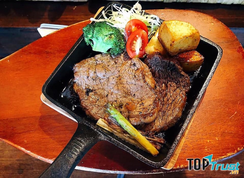 Món ăn tại nhà hàng