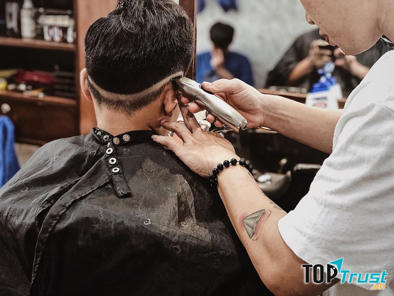 SHARP LINES Barbershop