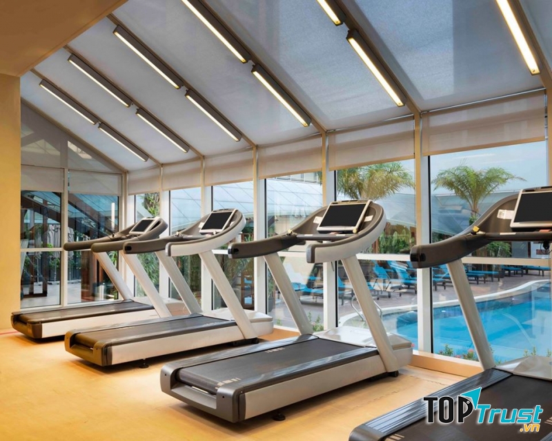 Phòng Gym và bể bơi sang trọng