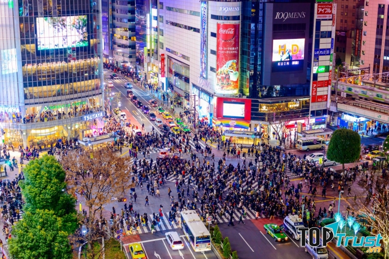 Tại Shibuya có nhiều cửa hàng thời trang