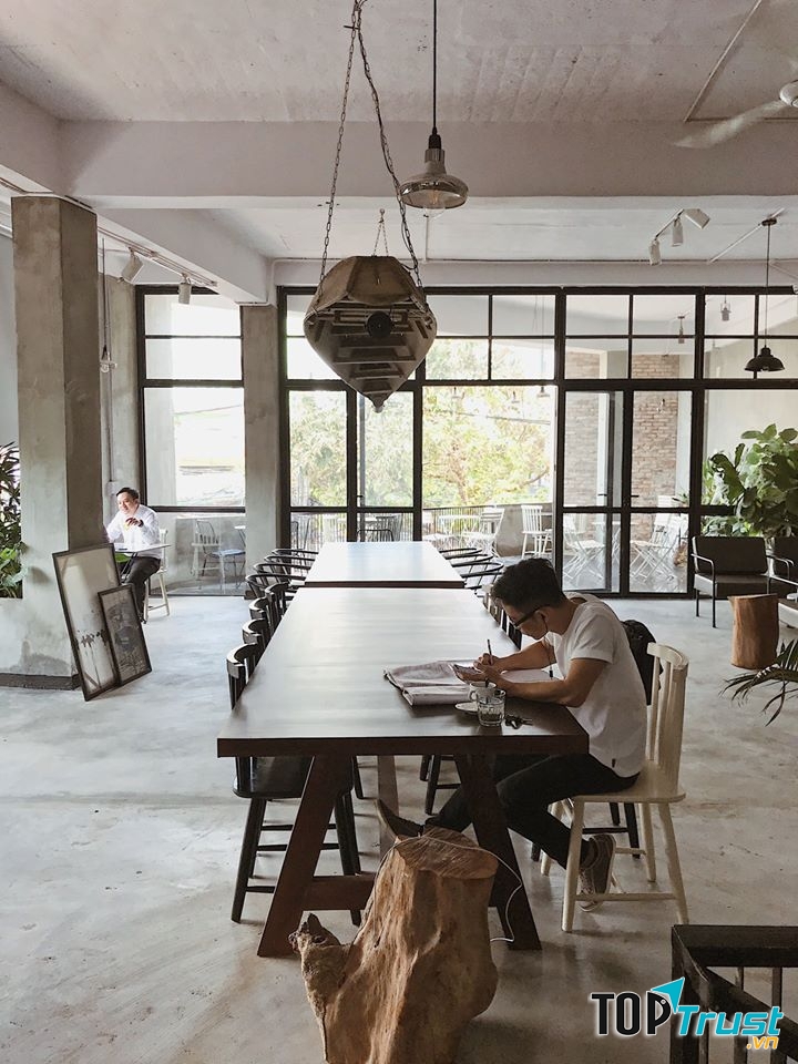 Với những tấm kính lớn, Shinin có một lượng ánh sáng đủ tốt để mang đến cho bạn những góc ảnh đẹp.