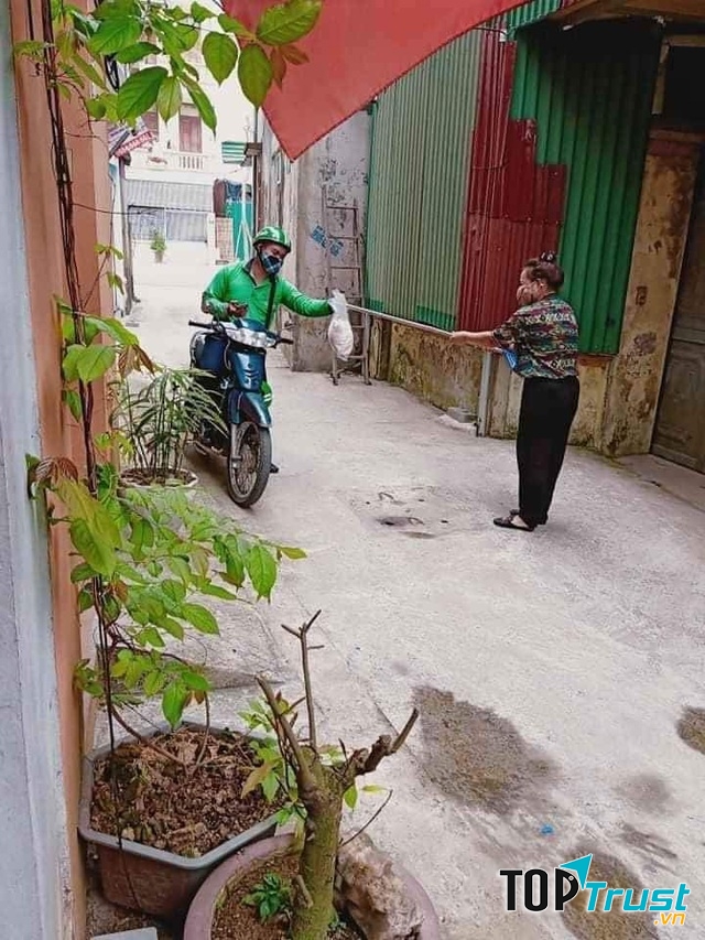 Dù rất gần nhưng tốt nhất là giữ khoảng cách nhé! (Nguồn: Sưu tầm Internet)