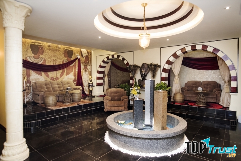 Không gian bên trong như một hoàng cung Ai Cập của Shira Clinic & Spa