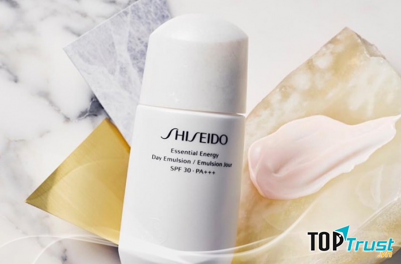 Shiseido Essential Energy Day Emulsion SPF 30