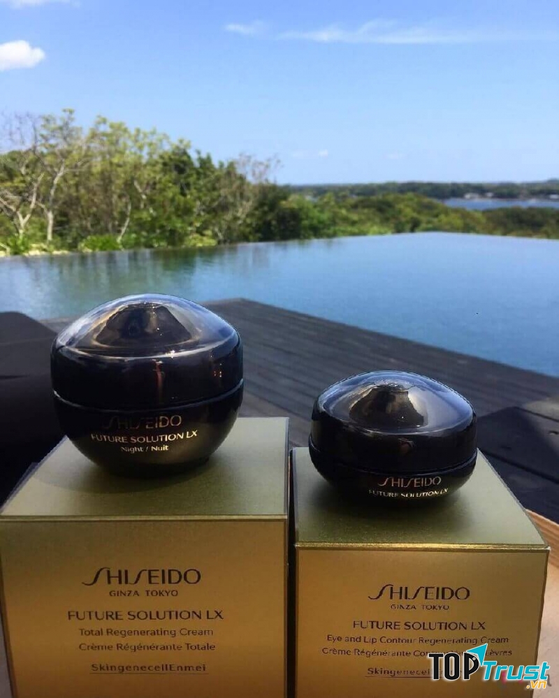 Shiseido Future Solution LX Total Regeneratin