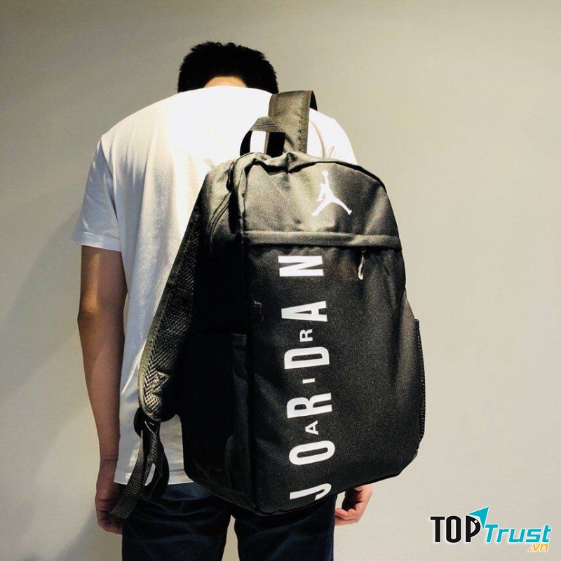 Bên cạnh giày thì shop còn kinh doanh balo nam