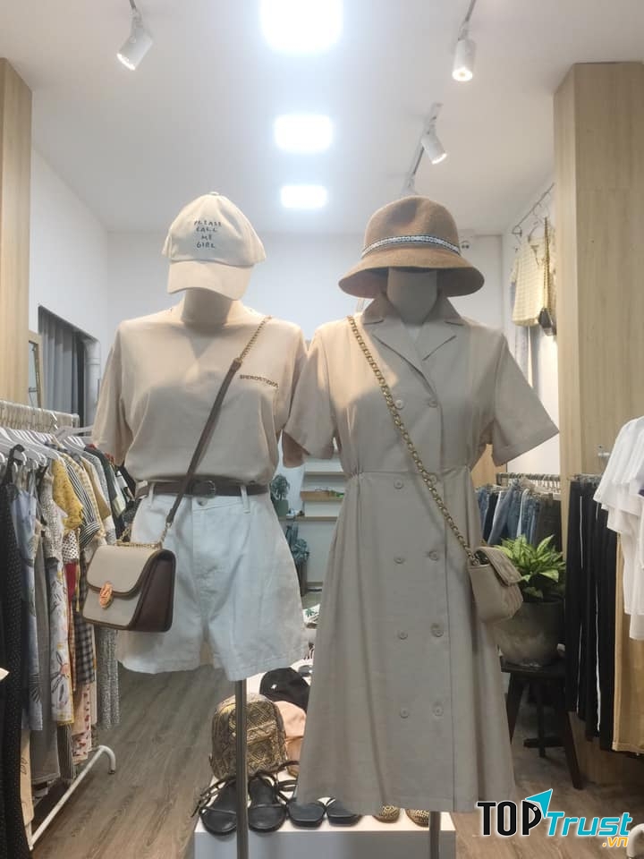 Một số mẫu túi đi kèm với set trang phục cá tính tại shop Genie Boutique