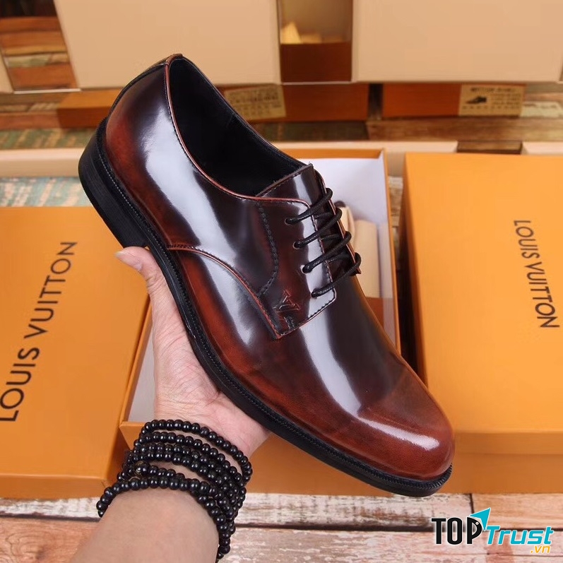 Secoo có đủ giày từ giày công sở, giày thể thao đến giày nam phục vụ mùa cưới.