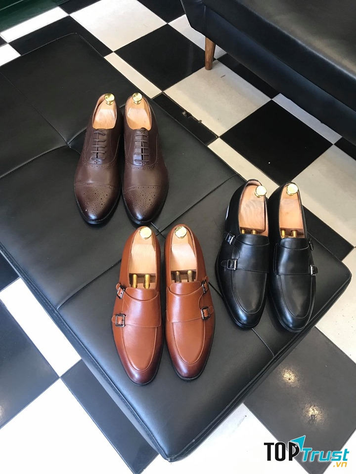 Toroshoes chuyên cung cấp những mẫu giày mang phong cách lịch lãm, trẻ trung, năng động nên được rất nhiều lứa tuổi ưa thích
