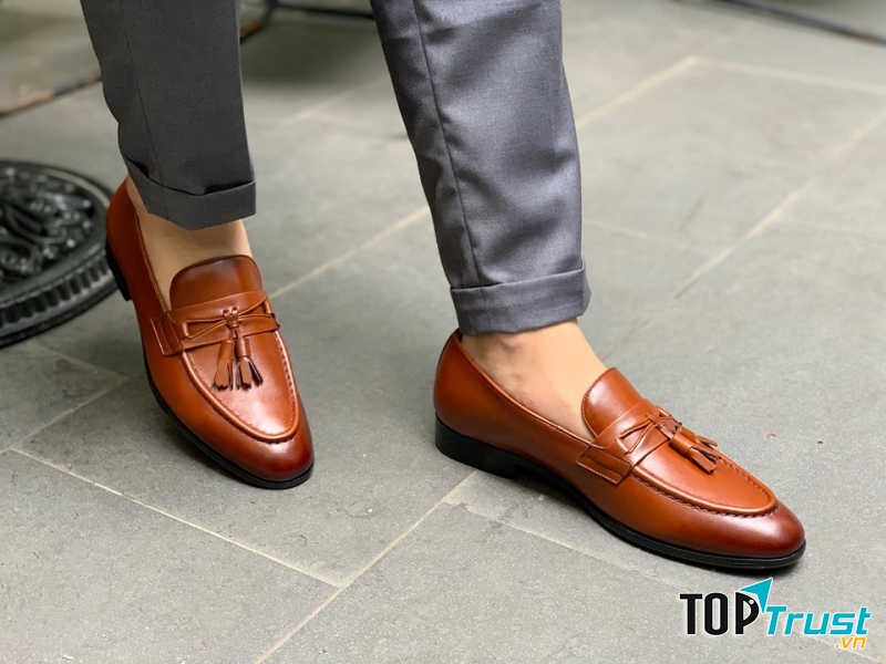 Bằng những đôi giày Tây made in VietNam mang đậm hơi thở thời đại, Toroshoes đem tới nét lịch Lãm cùng cảm hứng bất tận về tuổi trẻ
