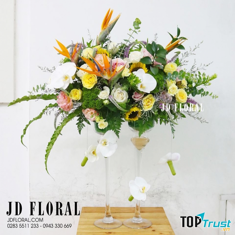 Hoa bàn tiệc tinh tế