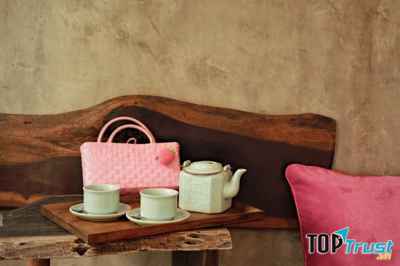 Túi đan màu hồng rất dễ thương phải không nào