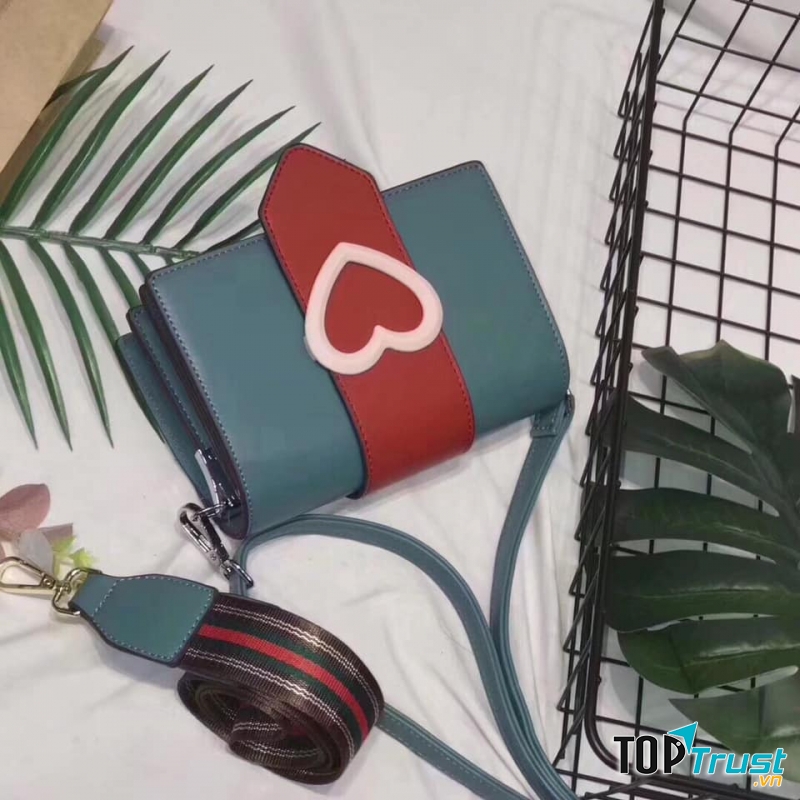 Đeo chéo, màu sắc và mẫu mã đẹp