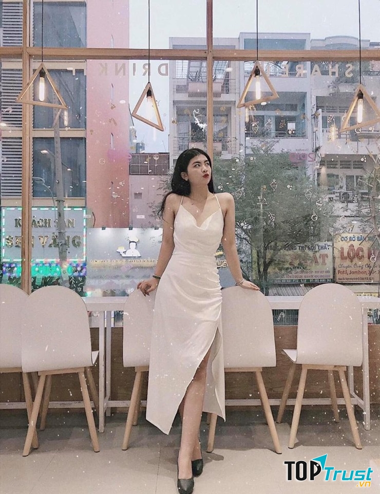 Shop Mộc Miên đã trở thành một địa chỉ quen thuộc của rất nhiều chị em, đặc biệt là những người thường xuyên đi dự tiệc, gặp gỡ, giao lưu bên ngoài