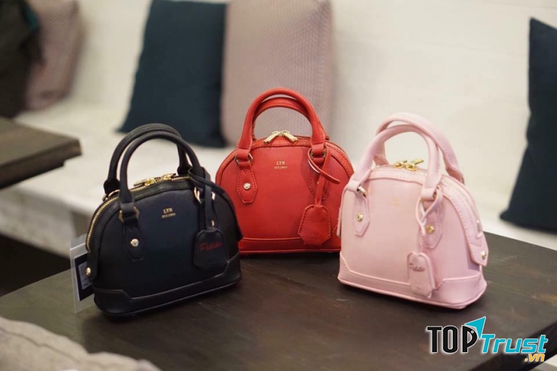 Những mẫu túi xách tại shop Nga Lê Thanh