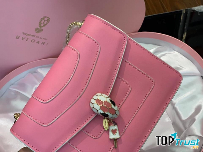 Cận cảnh mẫu ví với thiết kế cá tính, độc đáo