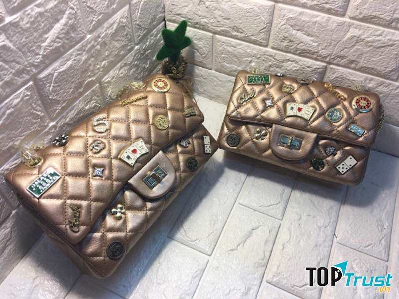 Mẫu ví với thiết kế độc đáo và sang trọng