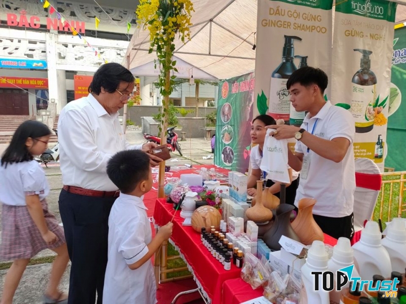 Tinh dầu 100 được nhiều người tin tưởng (Nguồn: Fanpage: Tinh dầu 100 - 100% từ thiên nhiên)