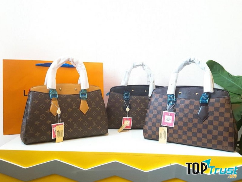 Mẫu túi LV tại shop