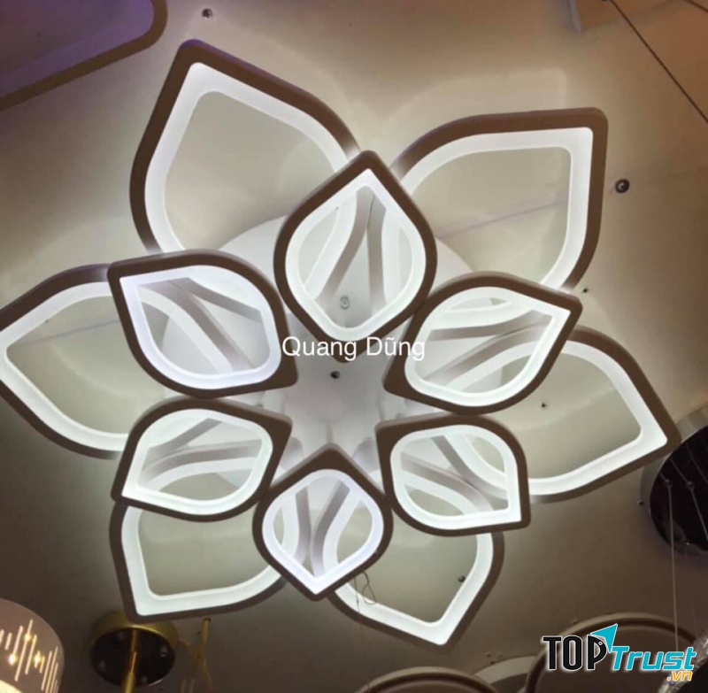 Showroom Đèn Trang Trí Quang Dũng