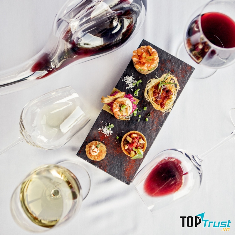 Shri Restaurant & Lounge