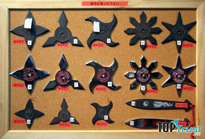 Mục tiêu là xuyên thẳng qua não của địch nhân trong một lần ném.