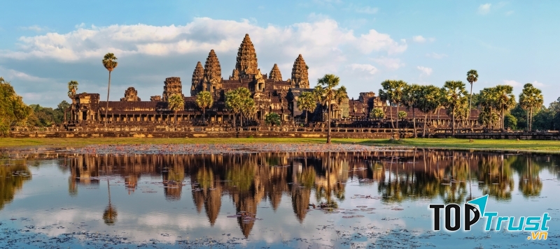 Đền Angkor Wat uy nghiêm trong nắng sớm