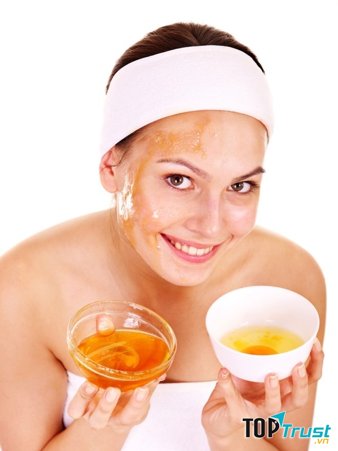 Đắp mặt nạ trứng