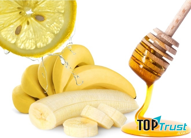 Đắp mặt nạ chuối và mật ong