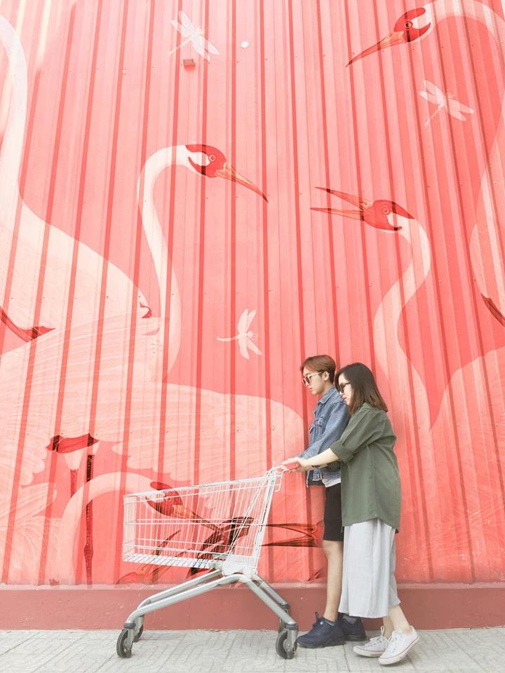 Bức tôn đỏ của siêu thị. Facebook: Đăng Hải Trần