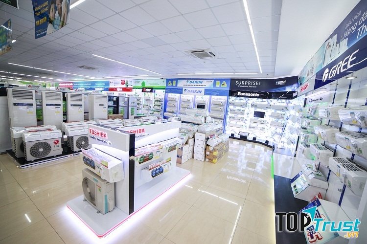 Với phương châm “Mang cả thế giới đến nhà bạn”, HC bày bán trên 20.000 sản phẩm ở 5 ngành hàng