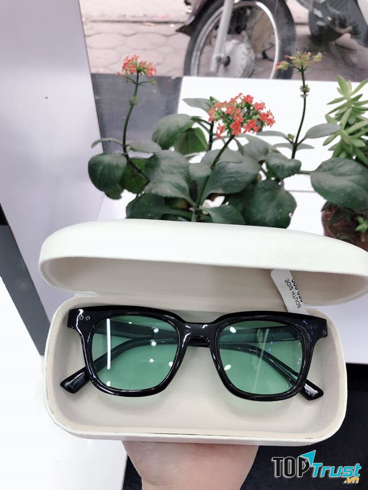 Siêu thị kính mắt UNI