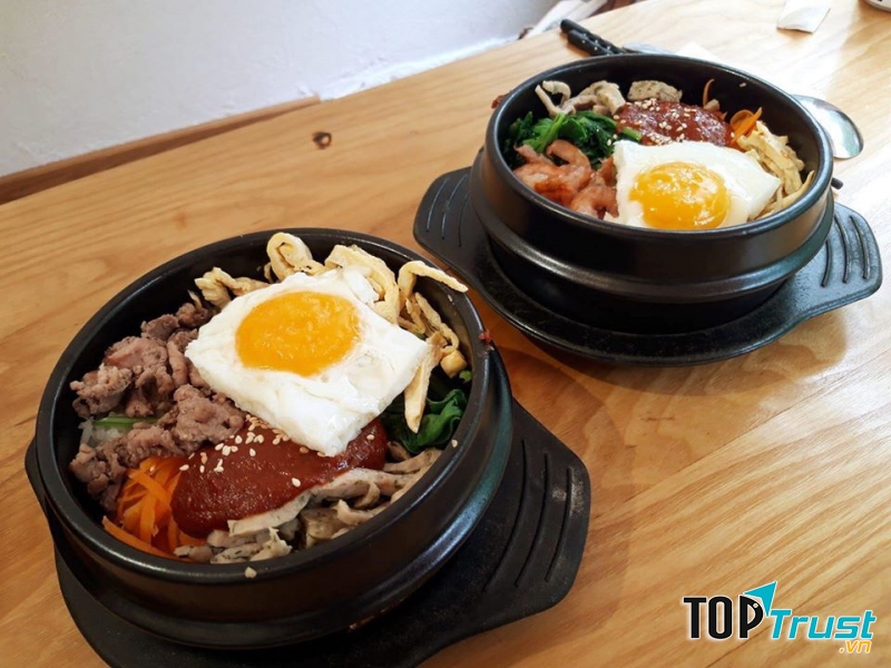 Cơm trộn là món ăn được gọi nhiều nhất