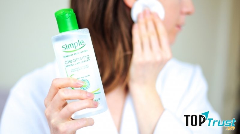 Tẩy trang Simple Cleansing Micellar Water