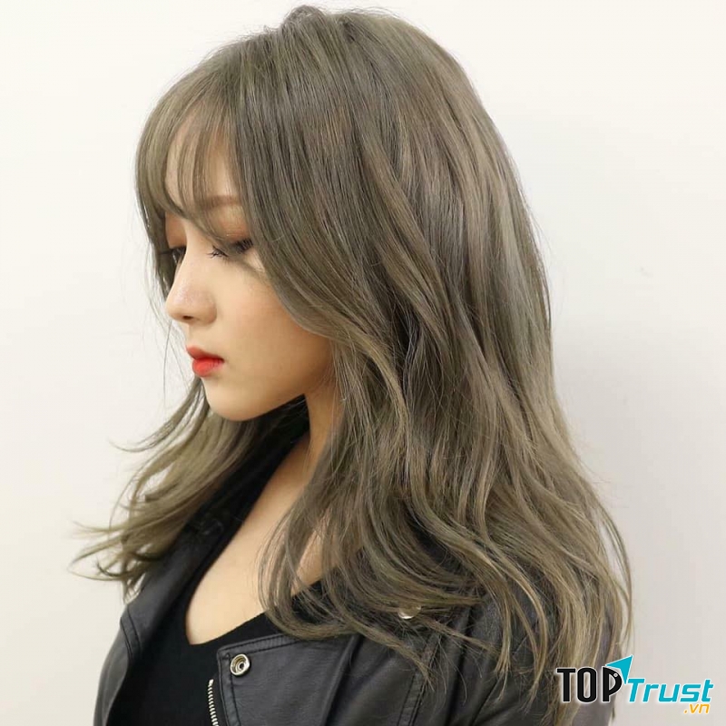 Sinh Anh Hair Salon luôn nỗ lực không ngừng để cập nhật những công nghệ làm tóc mới nhất, sản phẩm tiên tiến nhất cũng như các xu hướng tóc hot nhất