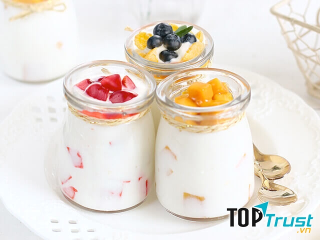 Sữa chua trái cây- ảnh minh họa