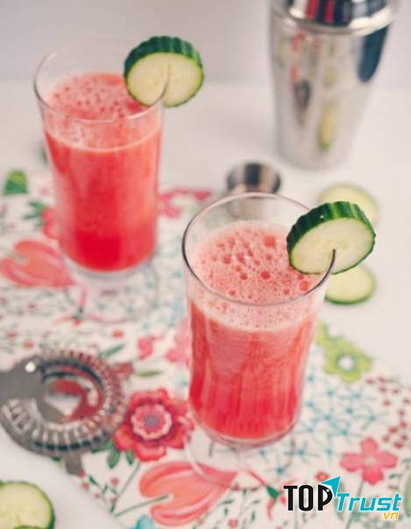 Sinh tố dâu tây, dưa chuột