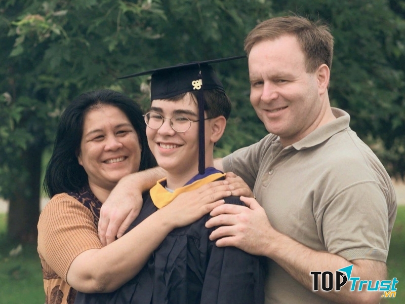 Michael Kearney cùng bố mẹ