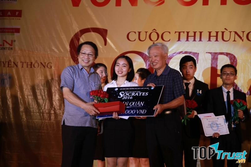 Quán quân cuộc thi hùng biện Socrates 2016