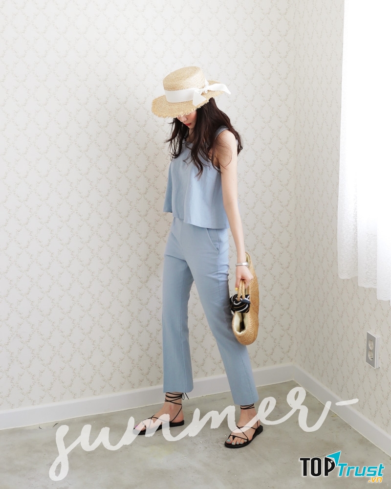 Một số gợi ý mix áo hai dây với quần lửng matchy-matchy