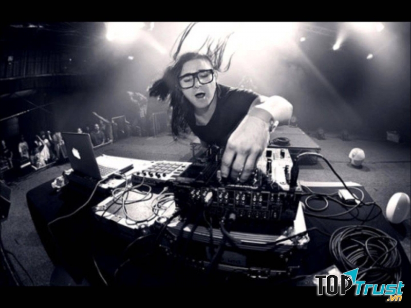 6 giải thưởng Grammy là một thành tích vĩ đại của Skrillex
